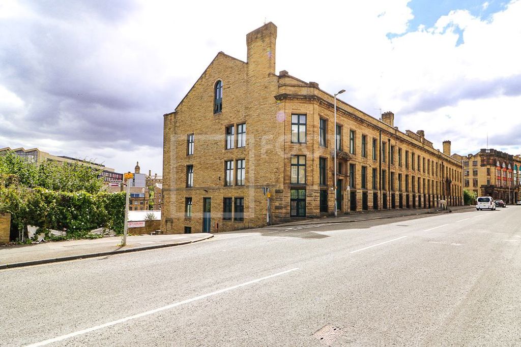 Property photo 2 of 27