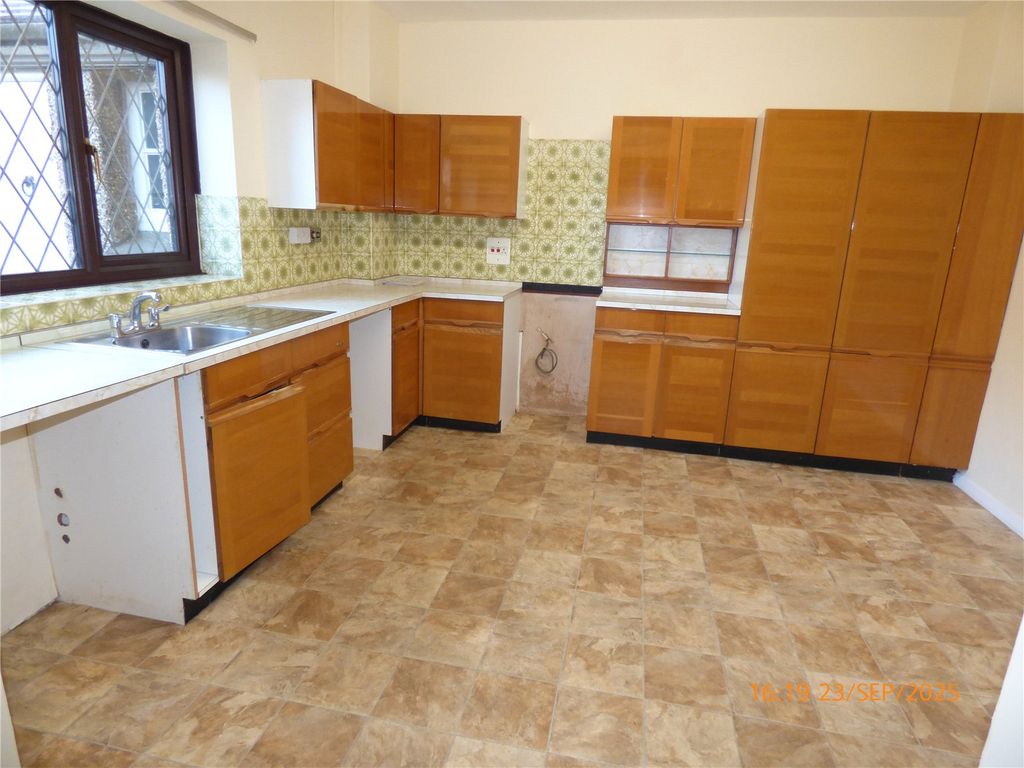 Property photo 3 of 20 Kitchen Diner