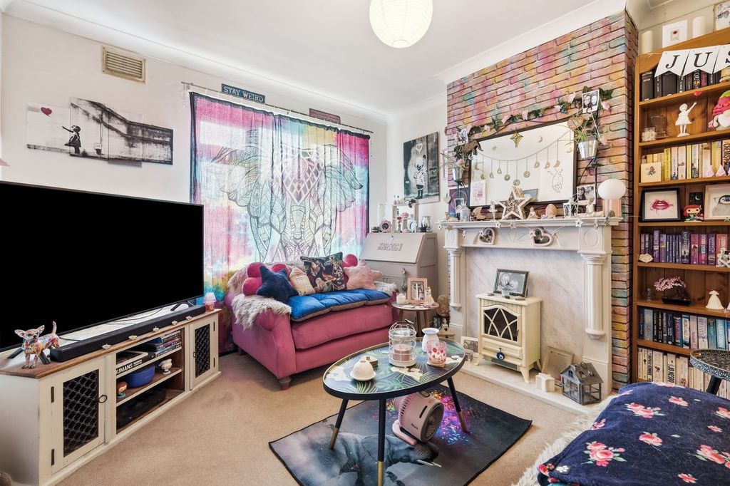 Property photo 3 of 17