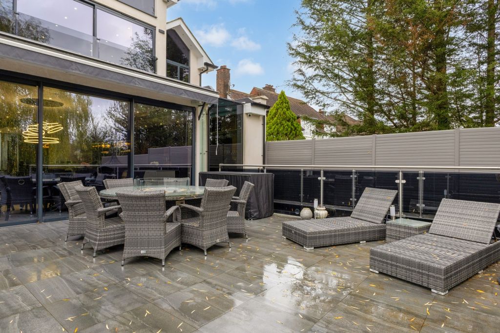 Additional image 34 of 5 bed detached house to rentWaggon Road, Barnet EN4