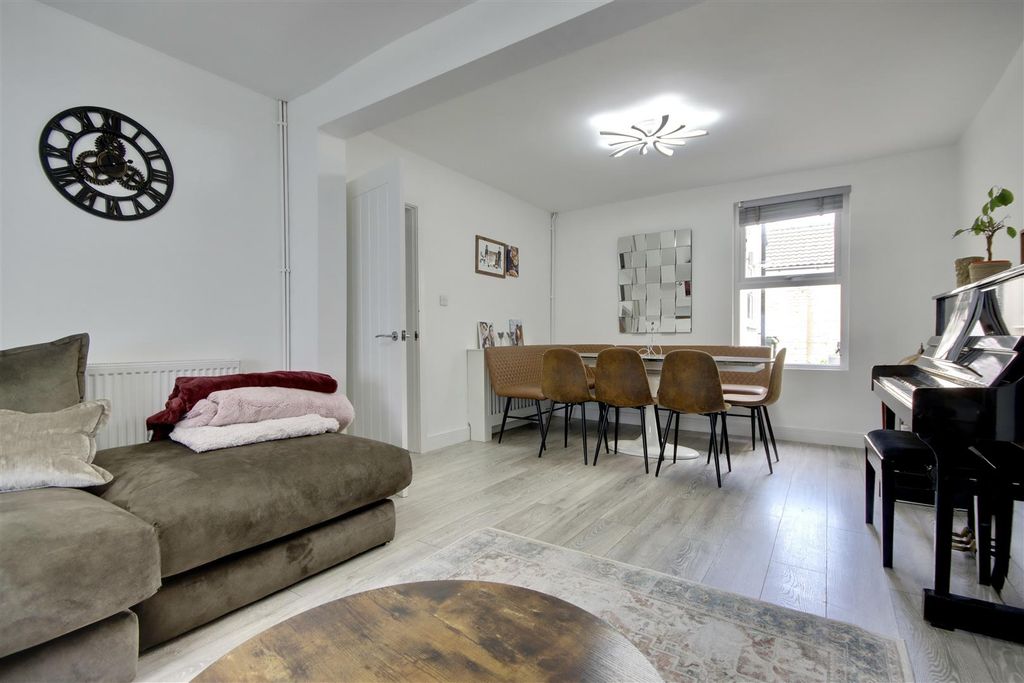 Property photo 2 of 13 F52Da9B1-Cadf-4CC9-A2Af-744F9103375A_1_201_A.Jpeg