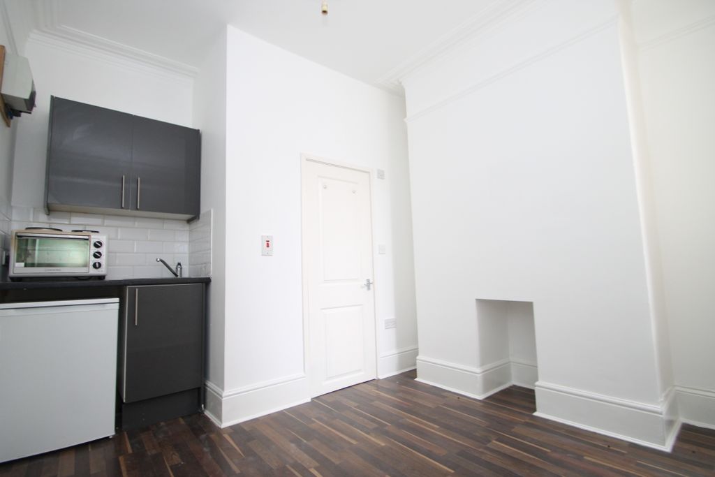 Property photo 3 of 8 B4