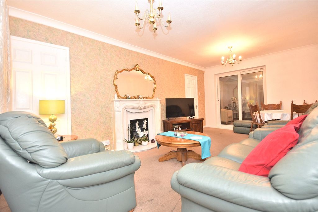 Property photo 2 of 16 Picture No. 12