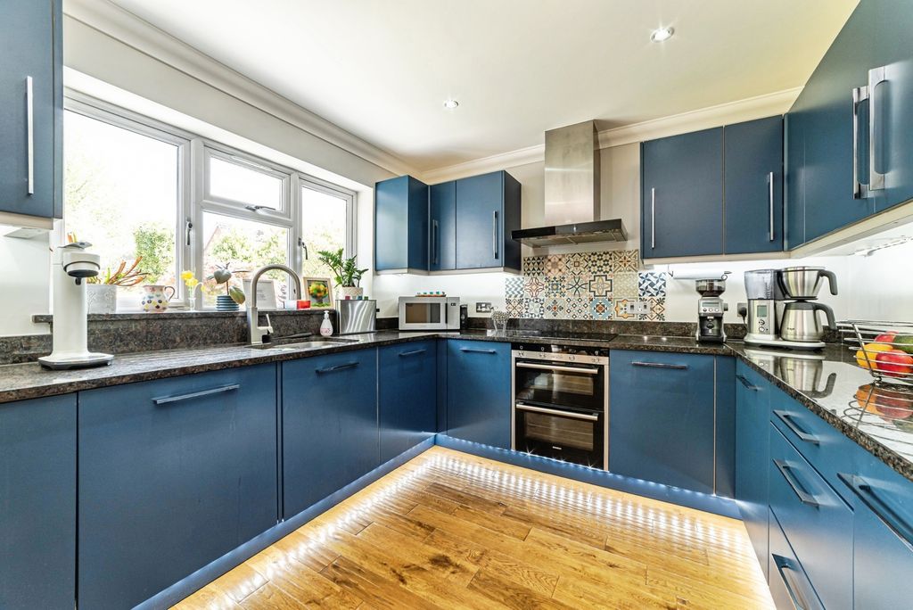 Property photo 3 of 34 Kitchen