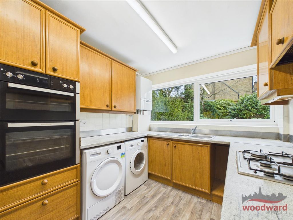 Property photo 2 of 13 Cam05267G0-Pr0190-Still003.Jpg