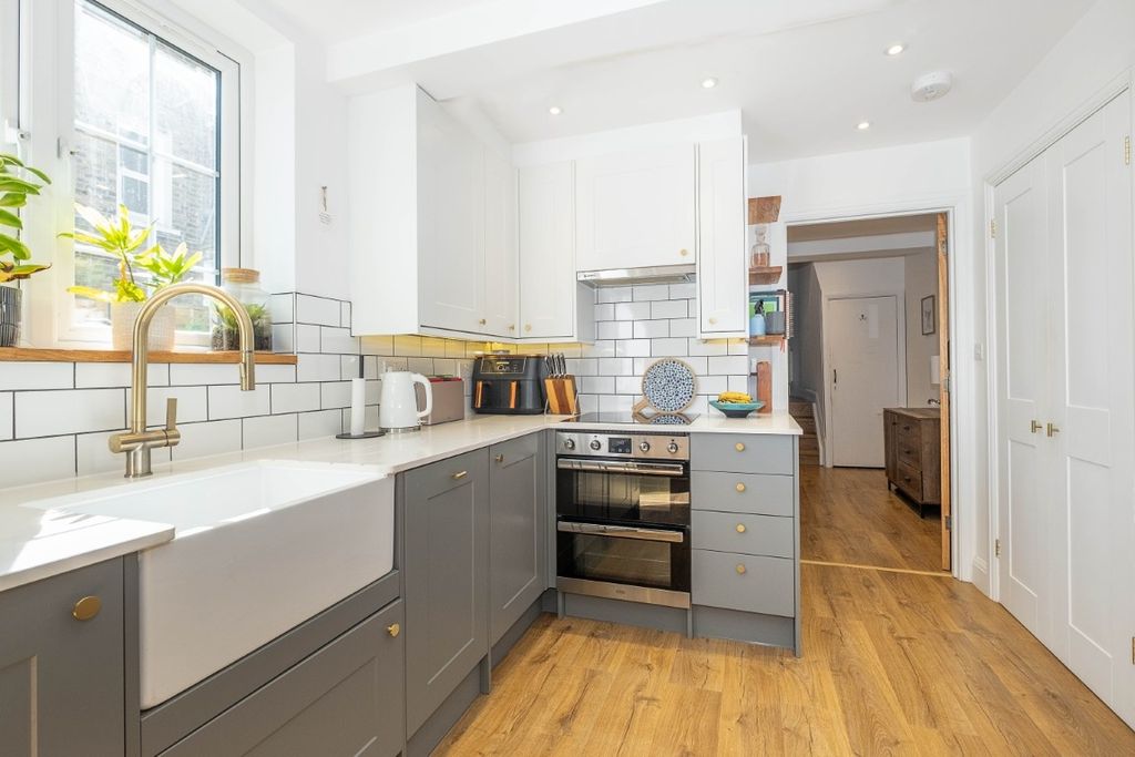Property photo 1 of 16 10