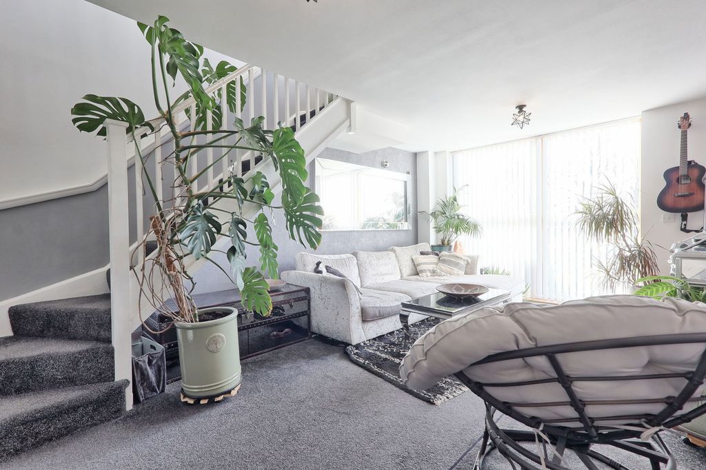 Property photo 3 of 26