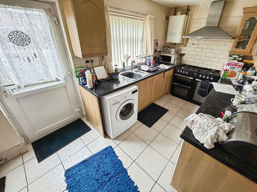 Property photo 3 of 14 Kitchen