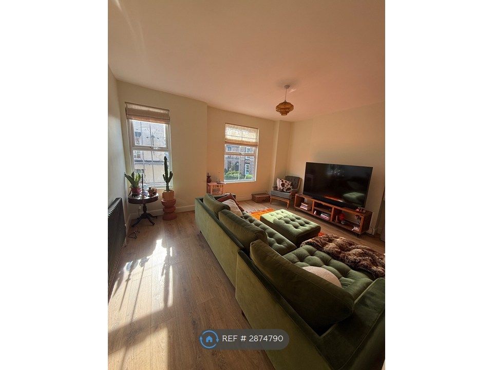 Property photo 1 of 13 Living Room