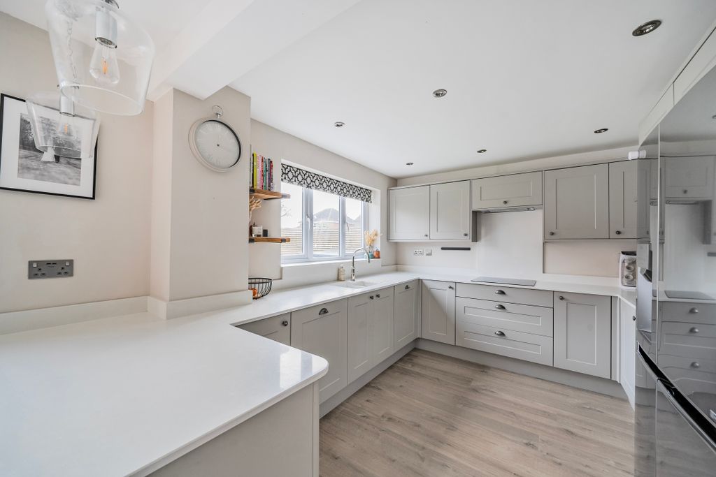 Property photo 2 of 19 12358805