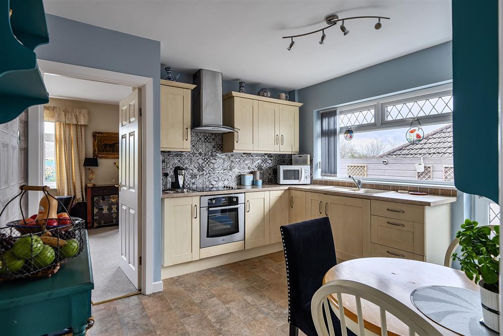 Property photo 3 of 20 Kitchen / Diner