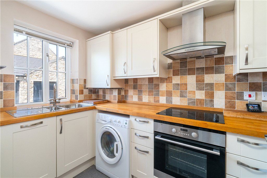 Property photo 3 of 12 Kitchen