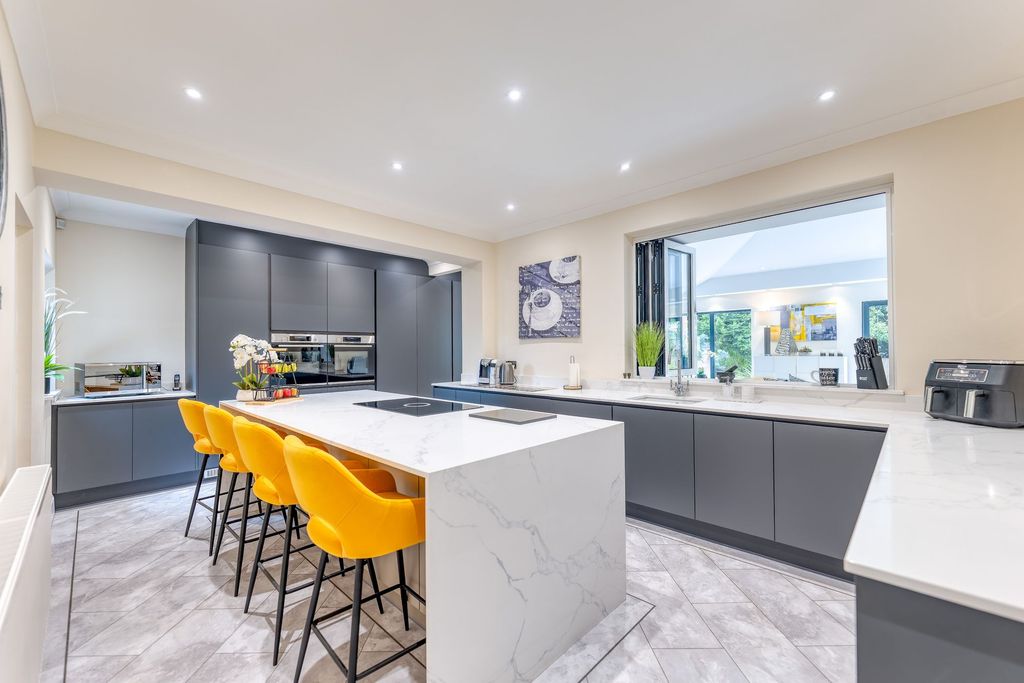 Property photo 2 of 41