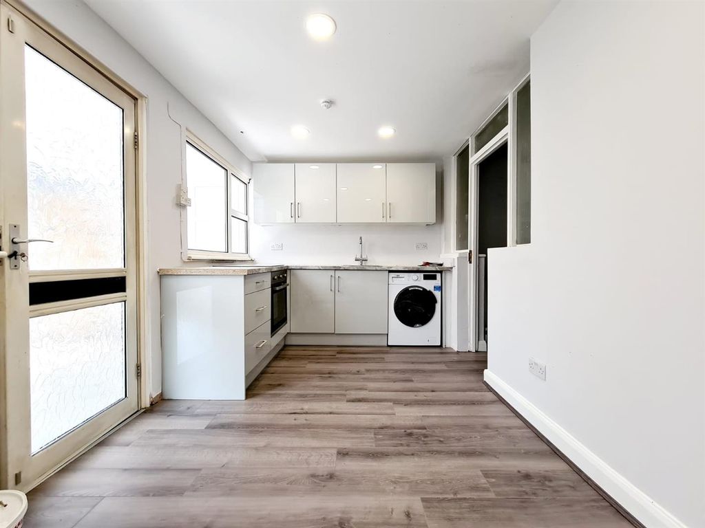 Property photo 3 of 12 103Ec046-B969-4dcc-8B44-Ac8c44Bb0c0F.Jpg