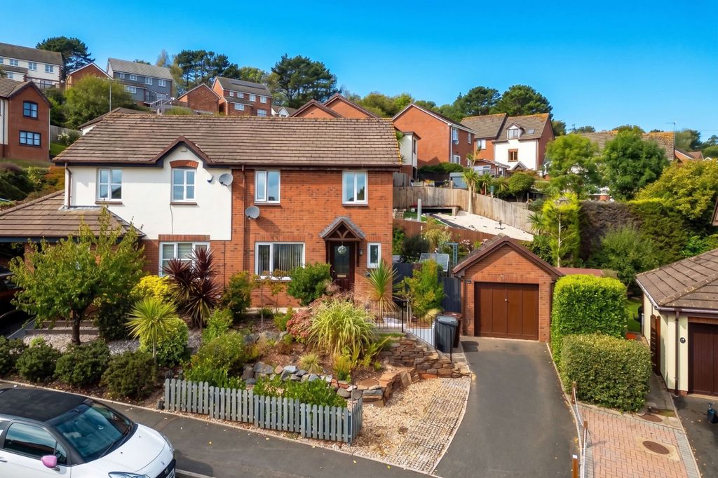 Property photo 1 of 19 Driveway, Garage & Attractive Frontage