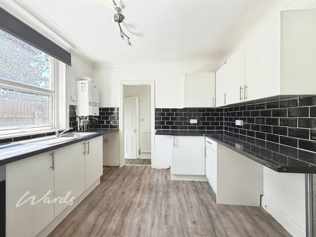 Property photo 3 of 9 Kitchen