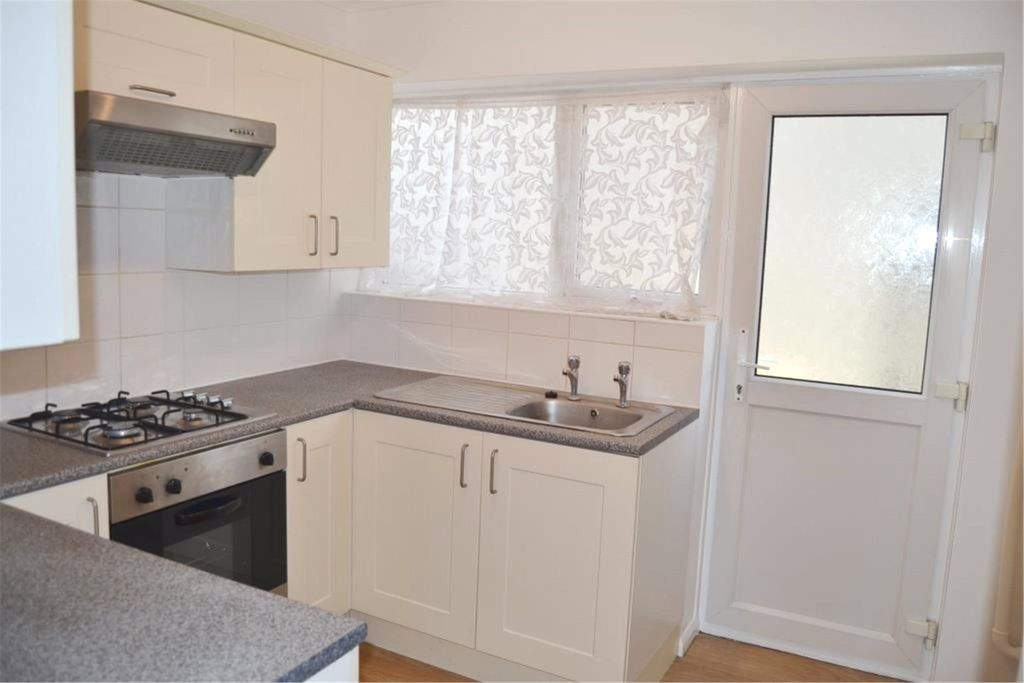Property photo 3 of 7 Kitchen