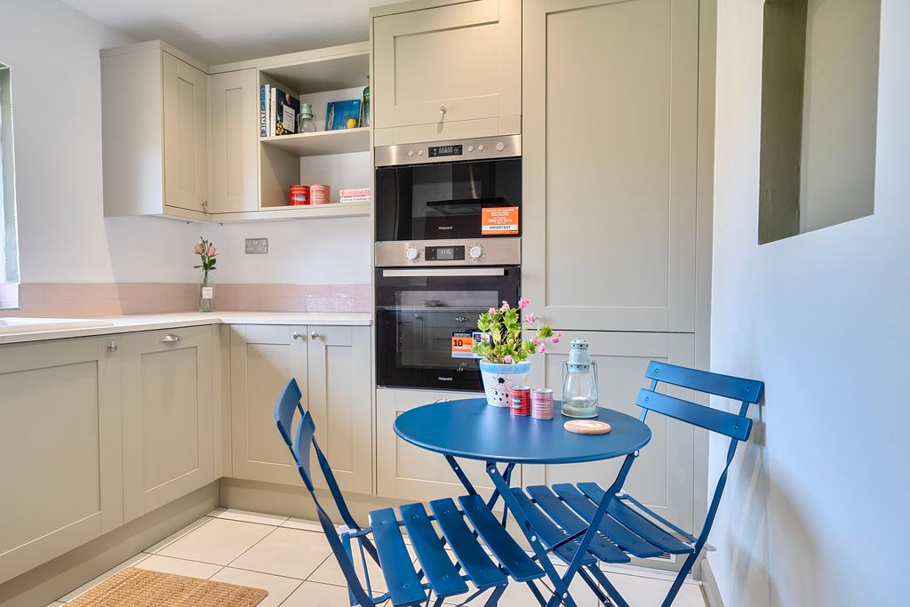 Property photo 1 of 19 Kitchen