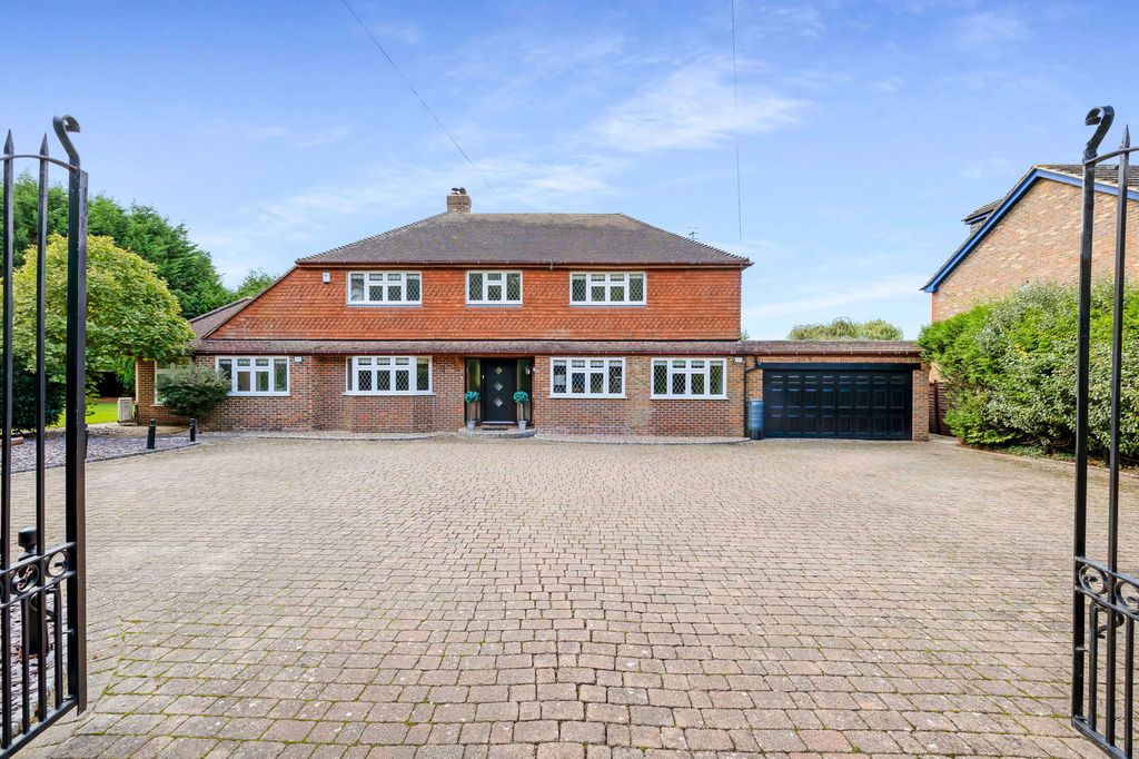 Property photo 2 of 28