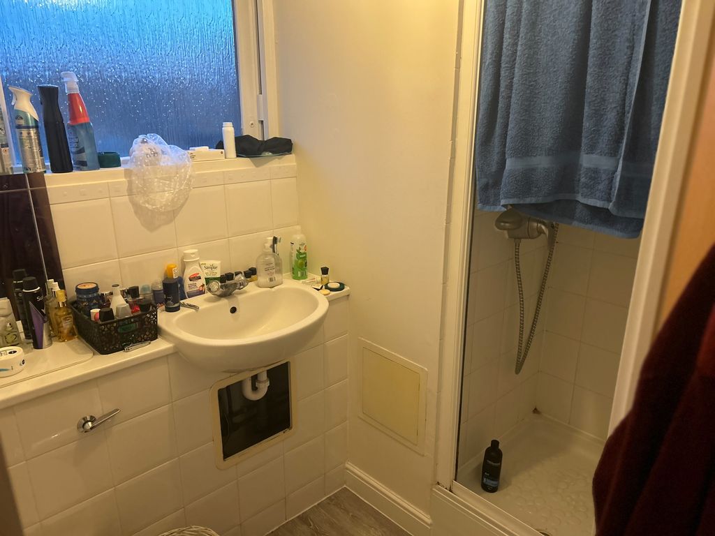 Property photo 2 of 11 En-Suite