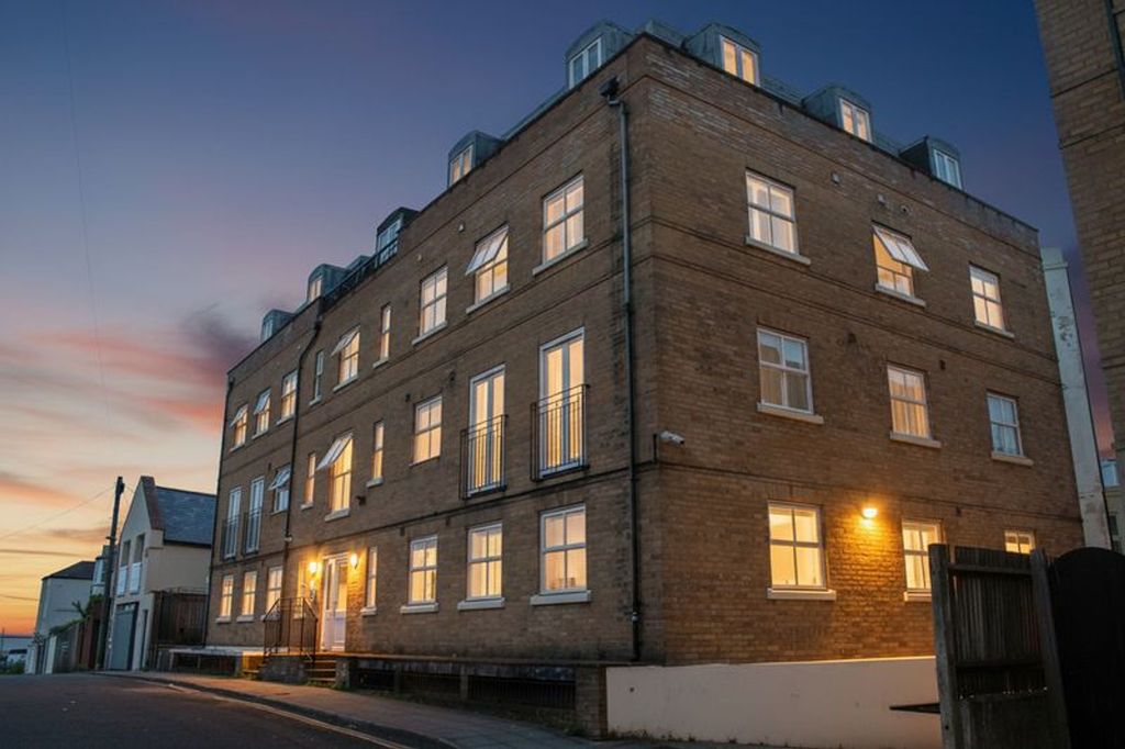 Property photo 1 of 6