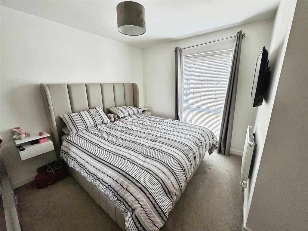 Property photo 2 of 12 Picture No. 11