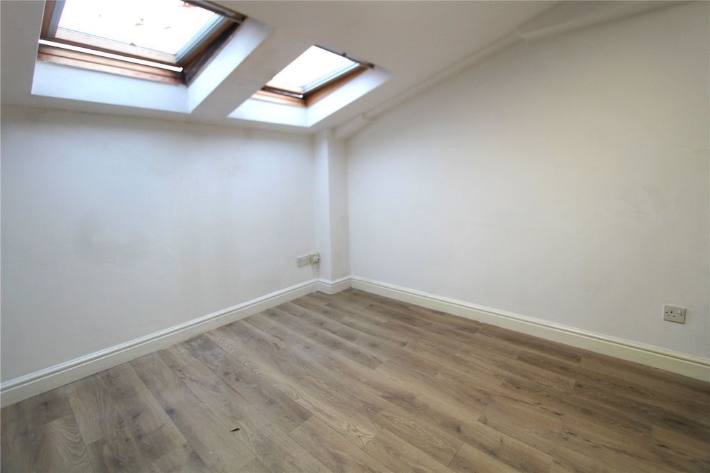 Property photo 3 of 7 Picture No. 04