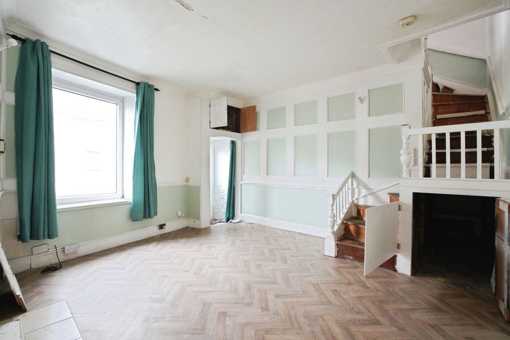 Property photo 3 of 18 Pbox-Img.Jpg