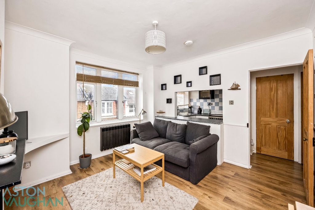 Property photo 2 of 11 5528921