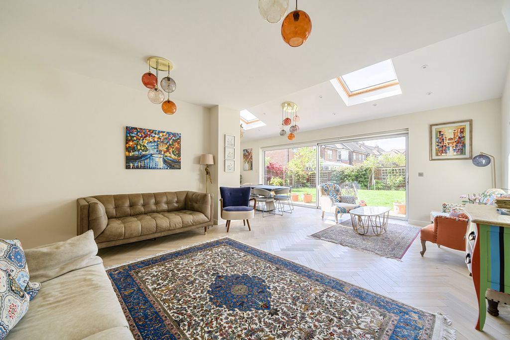 Property photo 3 of 19 1449377-12-69E774...