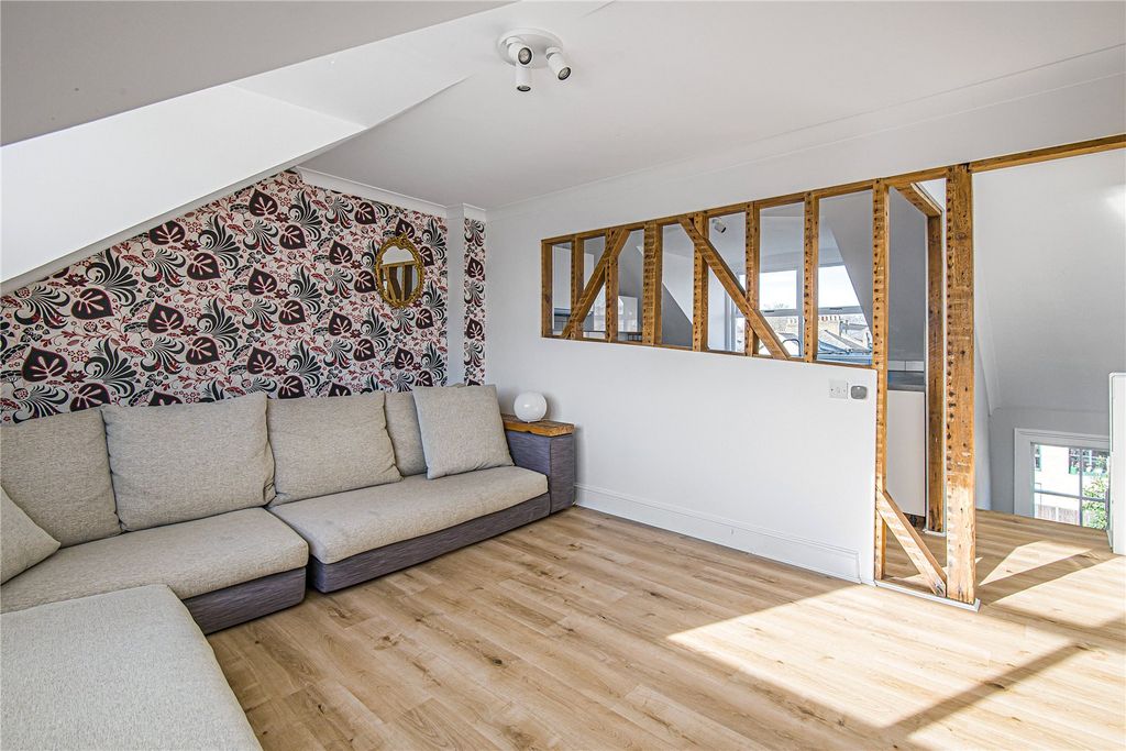 Property photo 2 of 17 Picture No. 05