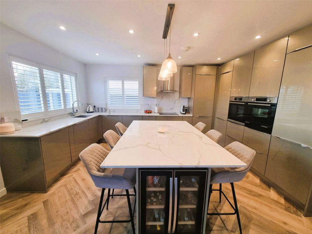 Property photo 3 of 29 Picture No. 12