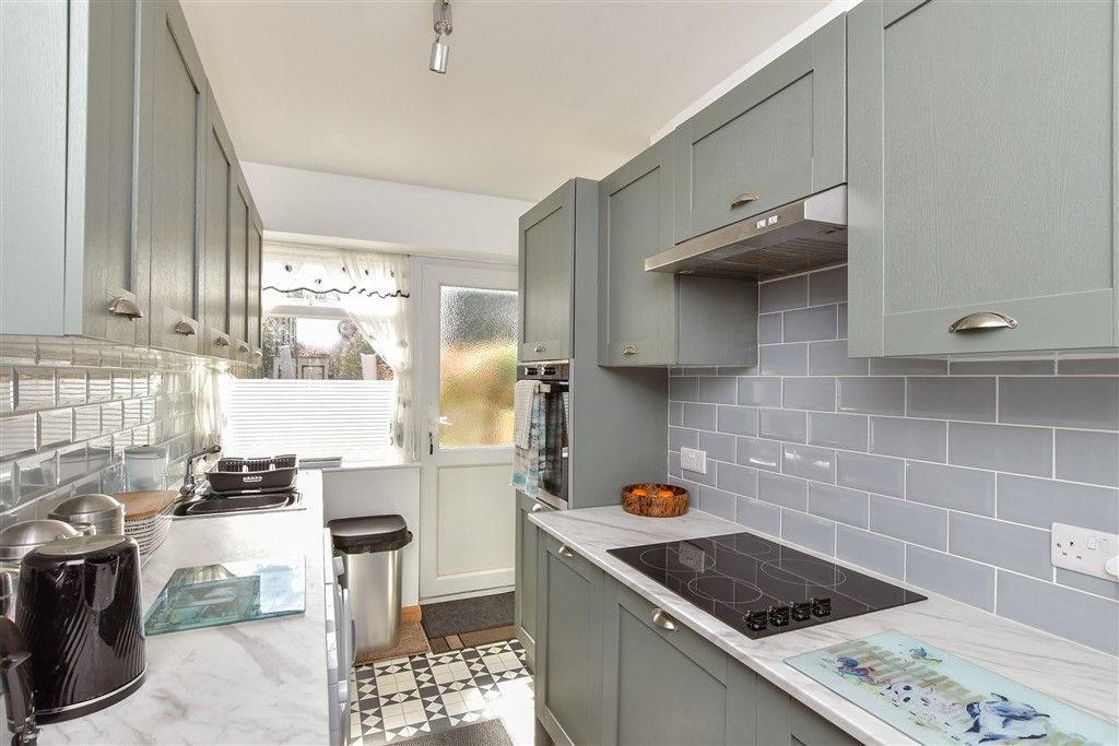 Property photo 3 of 11 Kitchen