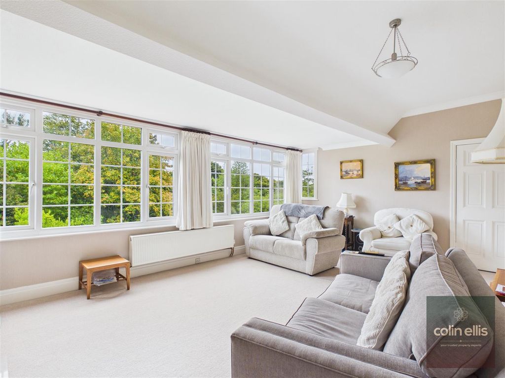 Property photo 3 of 17 Cam05075G0-Pr0444-Still007.Jpg