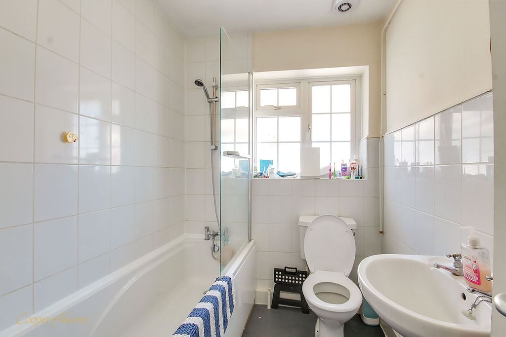 Property photo 3 of 7 Bathroom