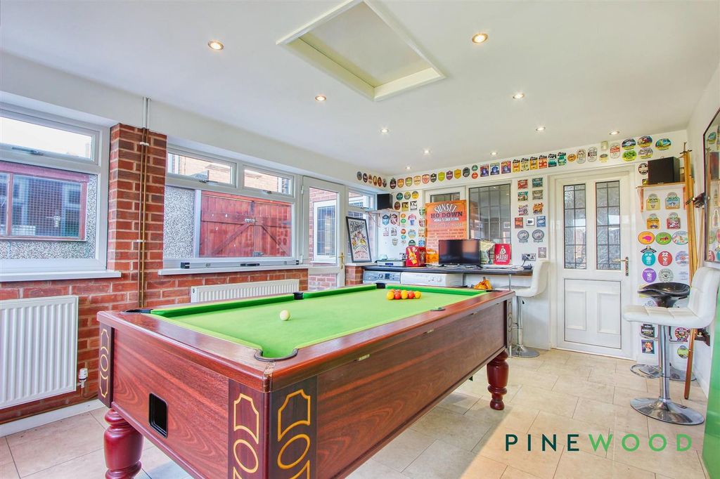 Property photo 2 of 20 Conservatory / Garden Room