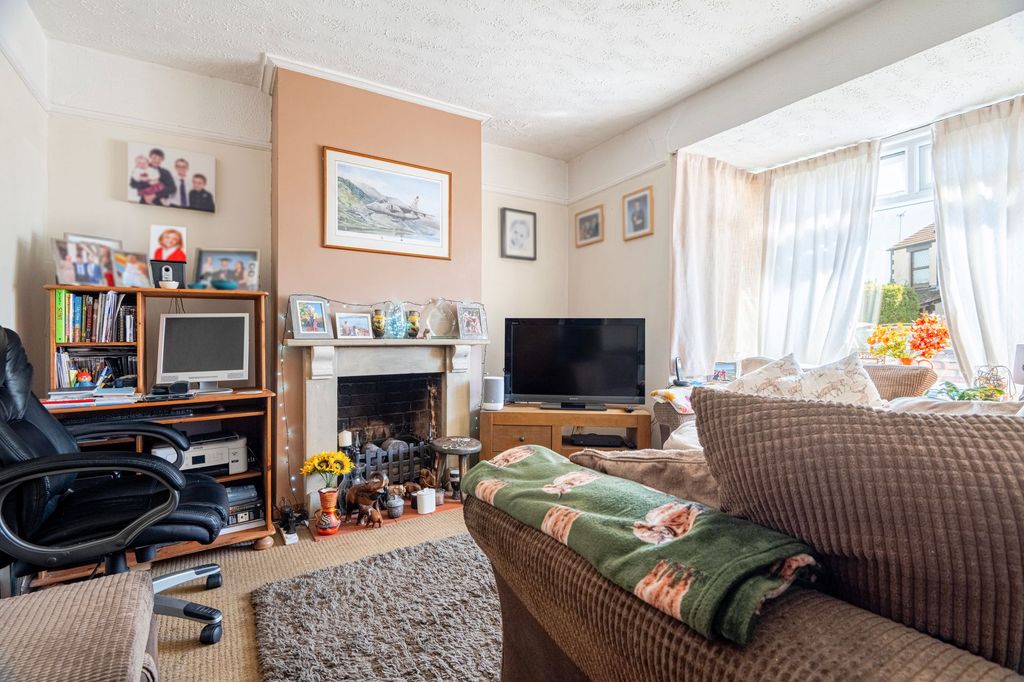 Property photo 2 of 19