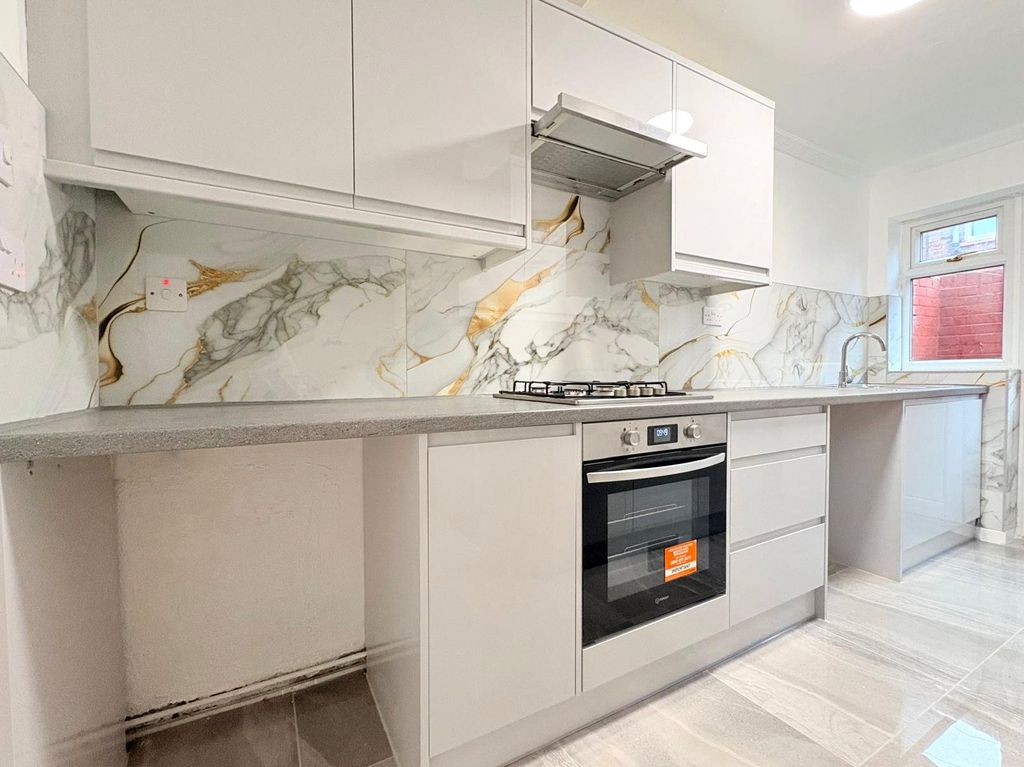 Property photo 2 of 8 Picture No. 10