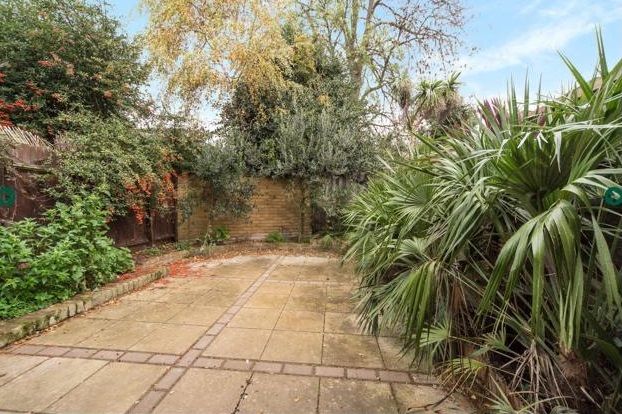 Property photo 3 of 9 Garden