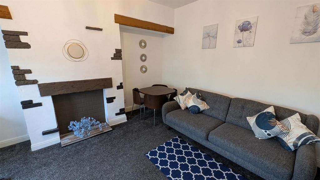 Property photo 3 of 11 Living Room