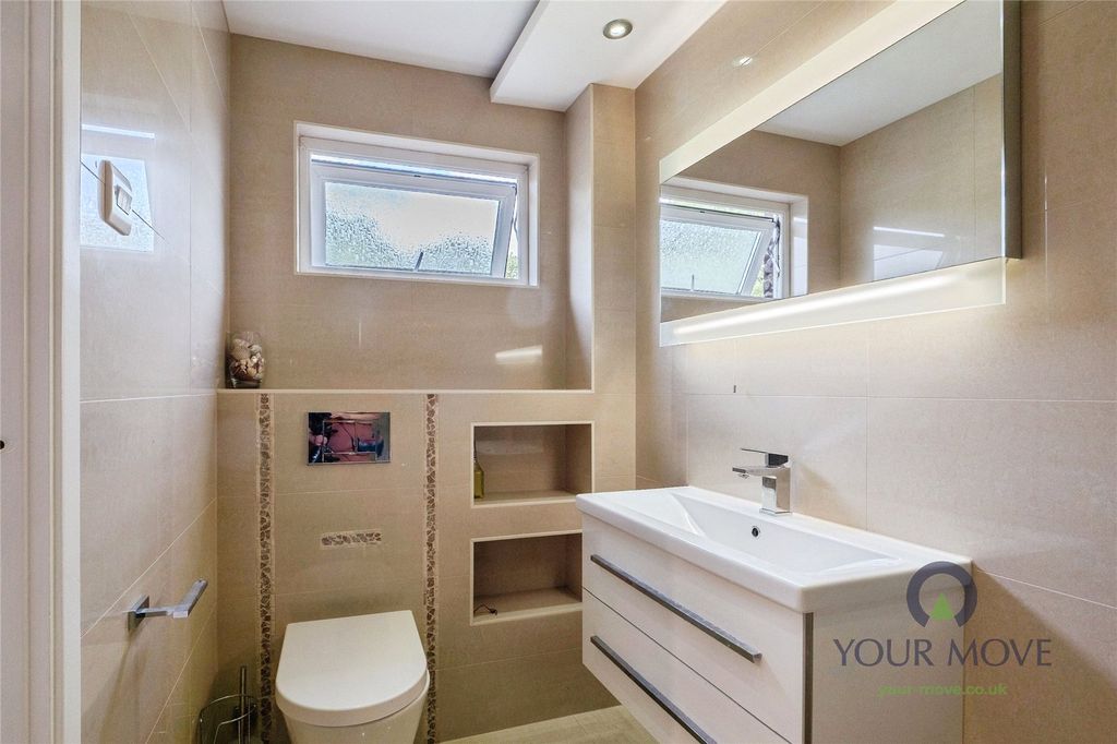 Property photo 2 of 14 Family Bathroom