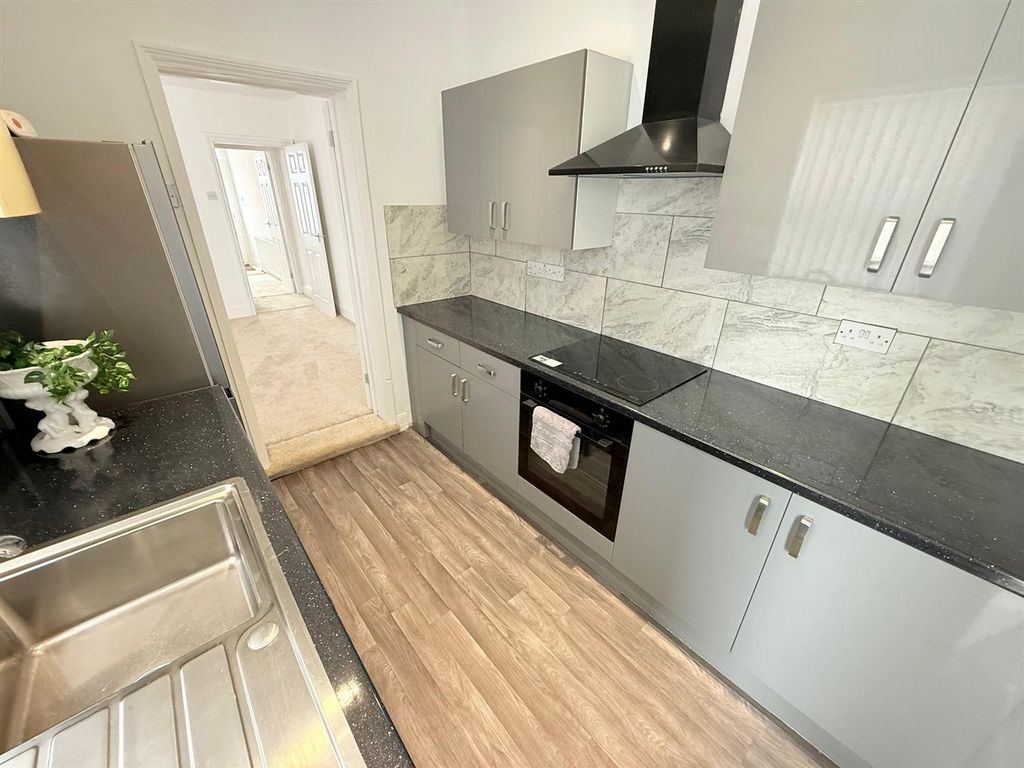 Property photo 2 of 14 Kitchen