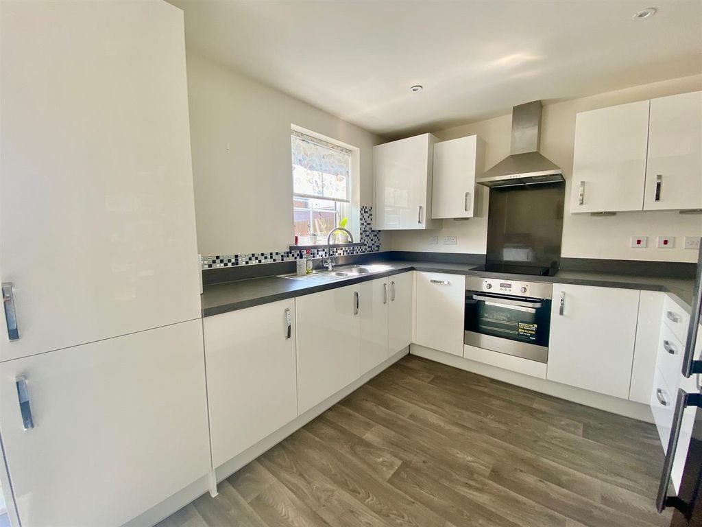 Property photo 2 of 24