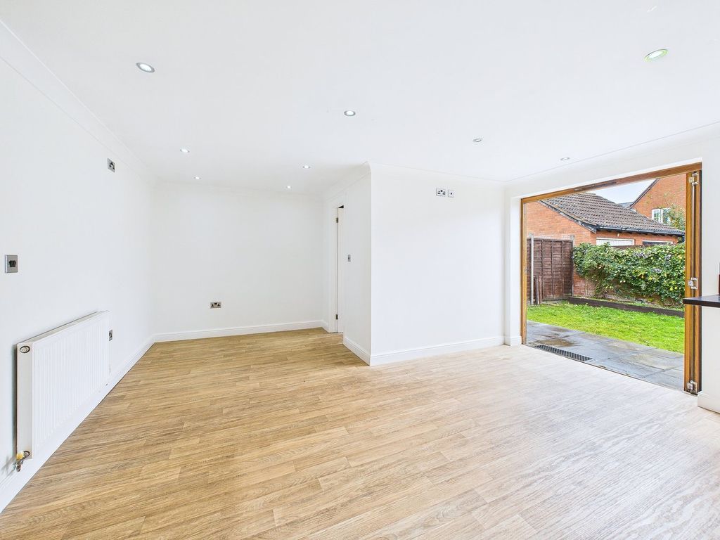 Property photo 1 of 32