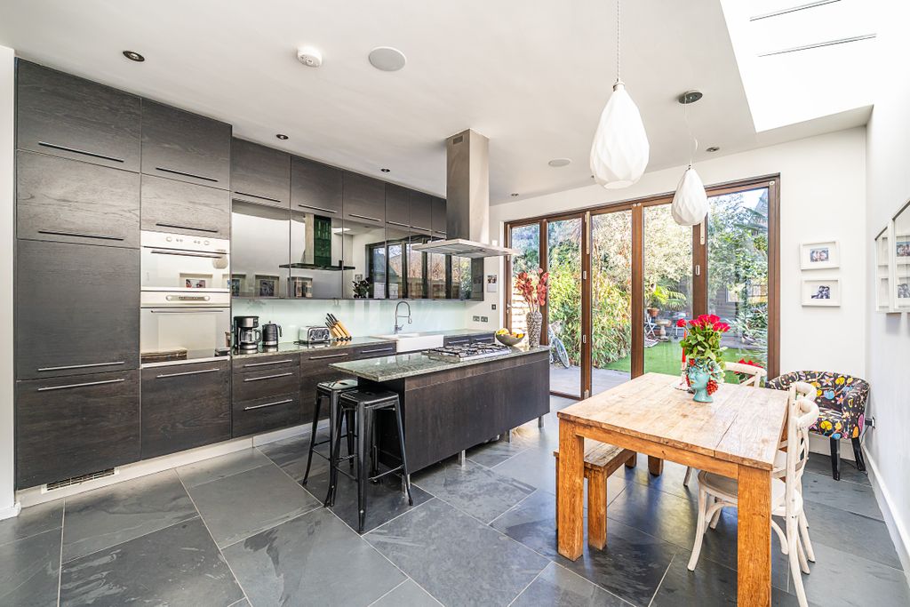 Property photo 3 of 41