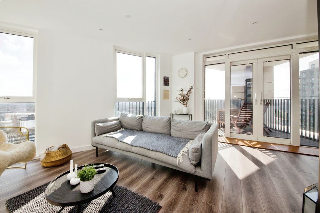 Property photo 2 of 15 Living Room