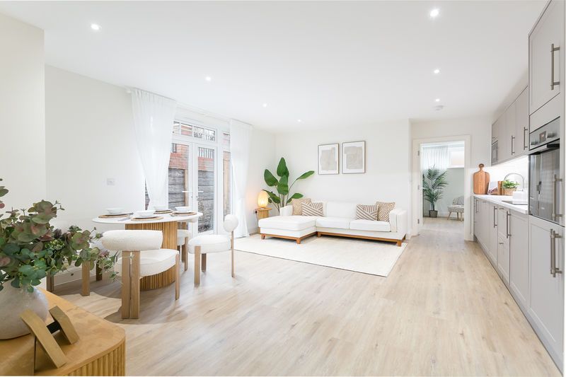 Property photo 1 of 17 Photo 8