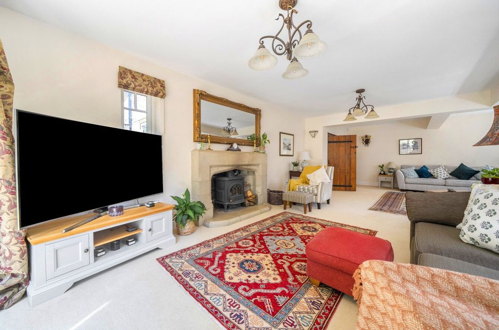 Property photo 3 of 19 Living