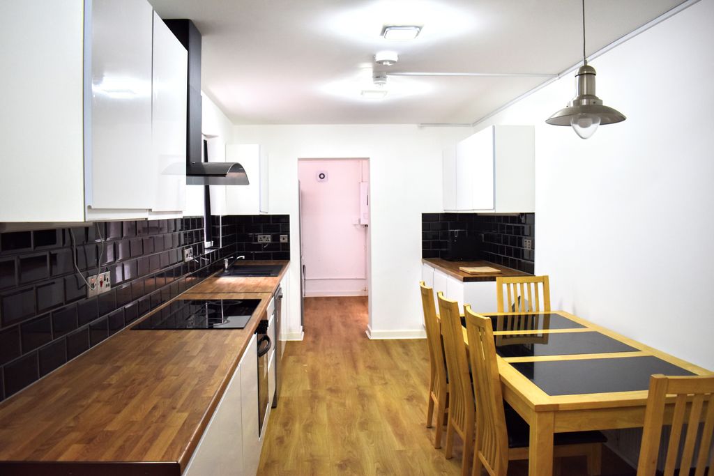 Property photo 3 of 40 Kitchen & Utility