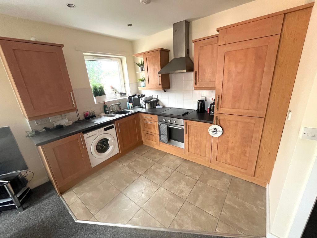 Property photo 2 of 6 Kitchen